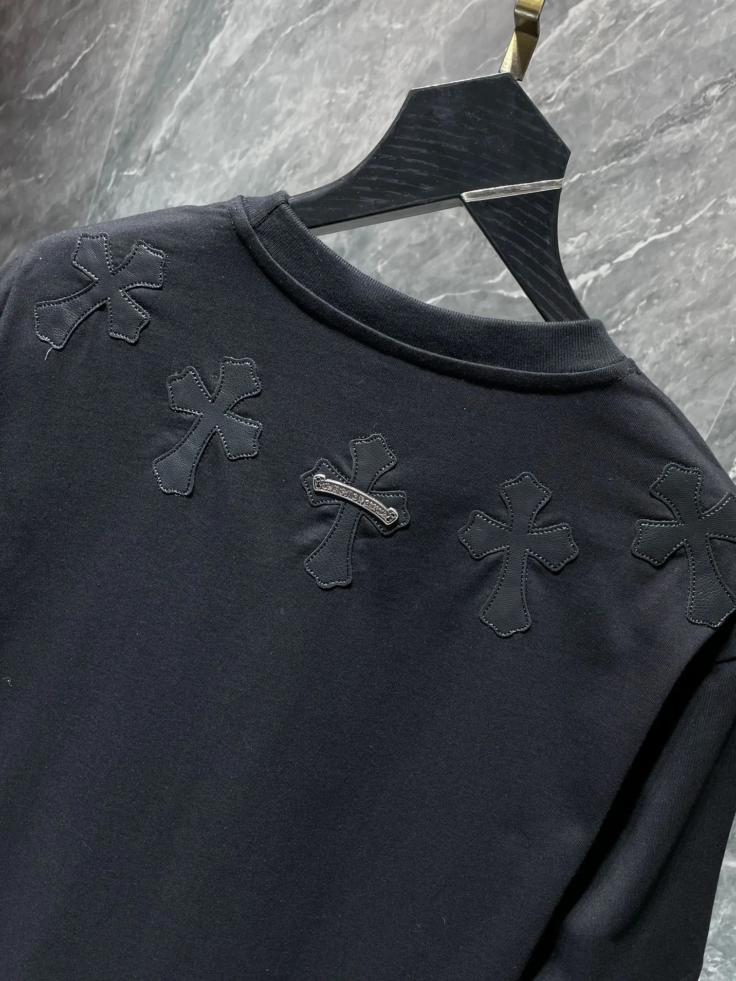 P154 New Chrome Hearts 25ss for summer. High gram weight, environmentally friendly and high-quality top-grade fabric. 260g~270g Chrome Hearts heavy industry leather cross short sleeves. Counter synchronization. 1:1 replica version. Recommended color: white, black. Size: S, M, L, XL.